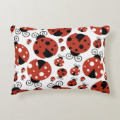 ラディバグのパターン，かわいいラディバグ，赤いラディバグ アクセントクッション (正面)