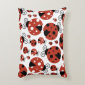 ラディバグのパターン，かわいいラディバグ，赤いラディバグ アクセントクッション (正面(垂直))