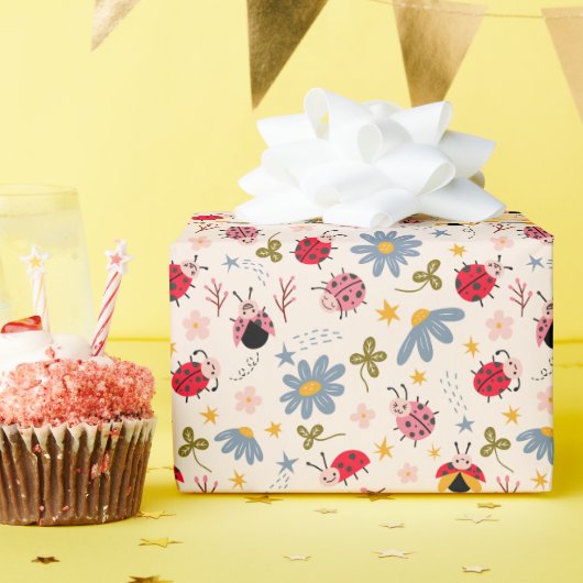 ラディバグのワイルドフラワーパターン ラッピングペーパー (誕生日パーティー)