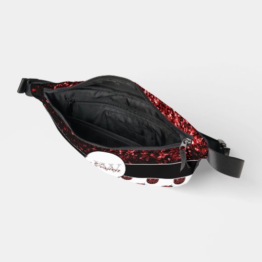 ラディバグは赤いパターンの白いカスタムモノグラムを輝かす ファニーパック (見開き)