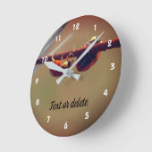 ラディバグズのバランスのクローズアパーソナライズされたップ ラウンド壁時計 (傾斜)