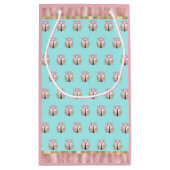 ラディバグchevronピンクブルーフローラかわいい スモールペーパーバッグ (裏面)