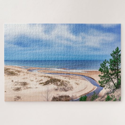 ラトビアのバルト海付近の白い砂のビーチ ジグソーパズル (横)