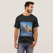 ラトビアのリガの冬の聖ペテロ教会 Tシャツ (正面フル)