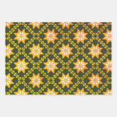 ラトビアのヴィンテージグリーンフォークアートアユスクリスパターン ラッピングペーパーシート (正面2)