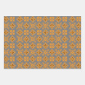 ラトビアのヴィンテージブラック、オレンジ、グレーのフォークアート ラッピングペーパーシート (正面2)