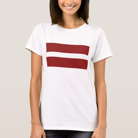ラトビアの旗と地図のTシャツ Tシャツ (正面)