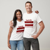 ラトビアの旗+地図+テキスト Tシャツ (ユニセックス)