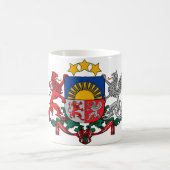 ラトビアの紋章付き外衣 コーヒーマグカップ (中央)