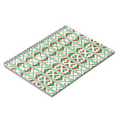 ラトビアの緑と赤の部族のフォークアート ノートブック (左側)