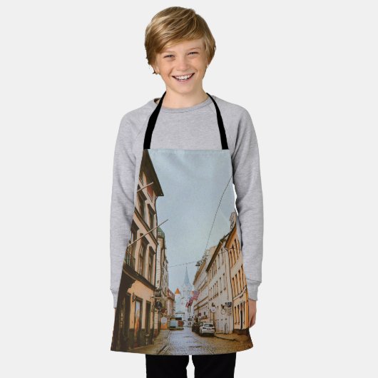 ラトビアの街並み エプロン (着用した状態)