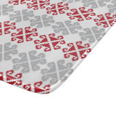 ラトビアの赤と灰色の幾何学的なムーンクロス カッティングボード (角)