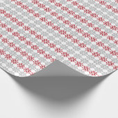 ラトビアの赤と灰色の幾何学的なムーンクロス ラッピングペーパー (角)