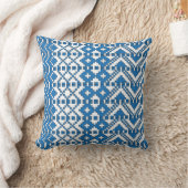 ラトビアの青と白のフォークアートパターン クッション (ブランケット)