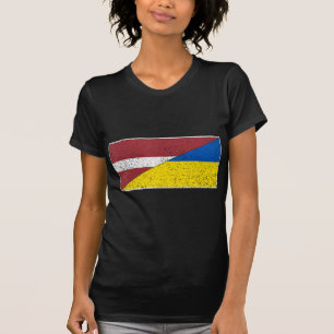 ラトビアウクライナ国旗ラトビアのウクライナ国籍 Tシャツ
