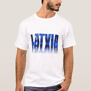ラトビア冬の夜の文字と反射 Tシャツ