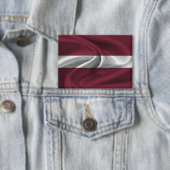 ラトビア国旗のボタン 缶バッジ (インサイチュ)