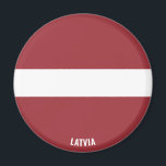 ラトビア国旗魅力的国 マグネット<br><div class="desc">ラトビア魅力的国旗がマグネット全体に表示されたラトビア国旗の愛国的マグネット。国名は下部のデザインに微妙に統合されている。文字は「it!」機能を使カスタマイズ用して完全にカスタマイズ可能。この美しいラトビアの磁石はスタイリッシュあらゆる大事な行事のための贈り物である。© 2021世界の国</div>