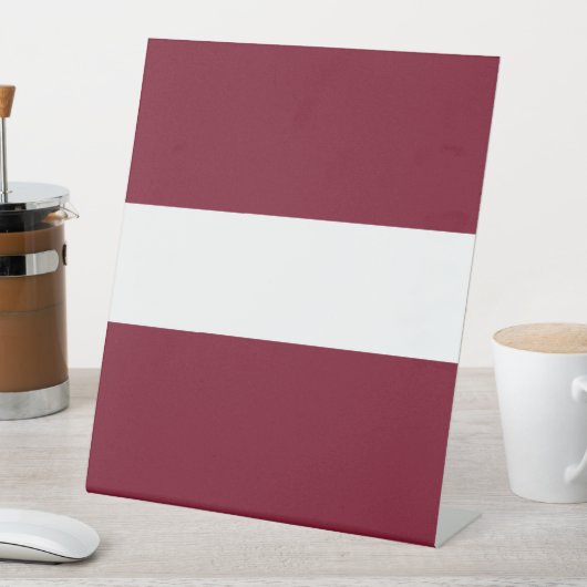 ラトビア国旗 台座サイン (インサイチュ)