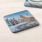 ラトビア、リガの雪の多い冬の都市の中心 コースター (左側)