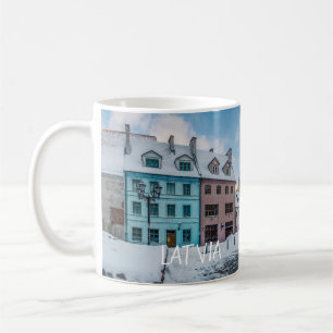 ラトビア、リガの雪の多い冬の都市の中心 コーヒーマグカップ