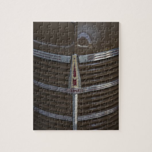 ラトビア、リガ、リガモーターミュージアム、フードオーナメント ジグソーパズル (縦)