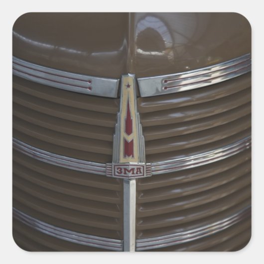 ラトビア、リガ、リガモーターミュージアム、フードオーナメント スクエアシール (正面)