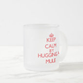 ラバを抱き締めることによって平静を保って下さい フロストグラスマグカップ (正面右)