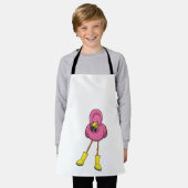 ラバーブーツで雨が降るフラミンゴ エプロン (着用した状態)