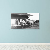 ラバ車に乗った若者たち キャンバスプリント (インサイチュ (ウッドフロア))