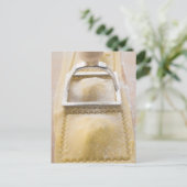 ラビオリとペーストリーカッター、クローズアップ ポストカード (スタンド正面)