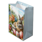 ラビットフラワーガーデンイースター抱き枕に座る ミディアムペーパーバッグ (裏面アングル)
