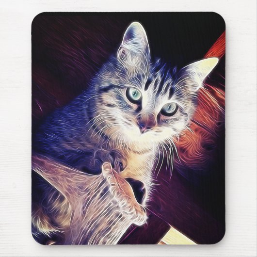 ラフターのかわいいグレーの子猫クローズアップ写真 マウスパッド (正面)