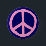 ラフ平和シンボル – ダークブルーのピンク 缶バッジ<br><div class="desc">チョーク効果オリジナルから作成され、最大の影響を与える大きなベクトル図形に変換された大きな粗い手描き平和シンボル。</div>