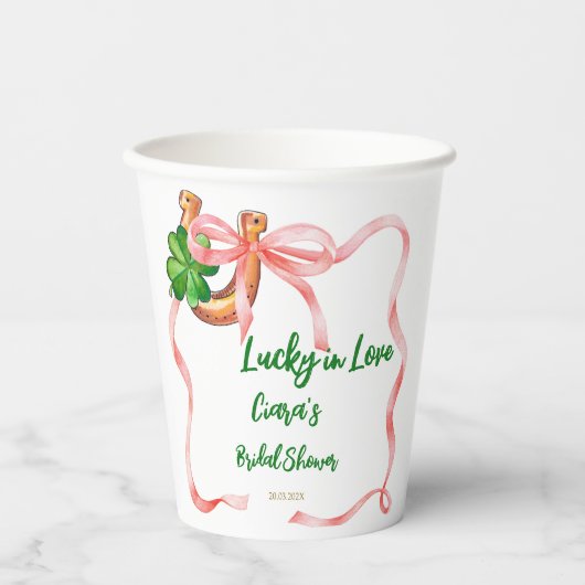 ラブでラッキーなクローバーの葉のボウリボン 結婚前のお祝い 紙コップ (正面)