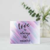 ラブイズオールウェイズザアンサー パープル 引用符 ブランク ポストカード (スタンド正面)