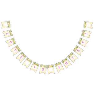 ラブイズスイートピンクイエローレモンズブライダルシャワー バンティングフラッグ