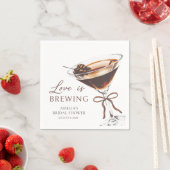 ラブイズブルーイングエスプレッソマルティーニブライダルシャワー スタンダードカクテルナプキン (インサイチュ)