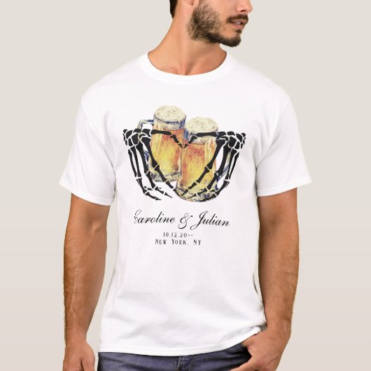 ラブイズブルーイングスケルトンハンズビールウェディングシャワー Tシャツ (正面)