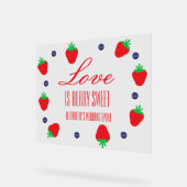 ラブイズベリースイートフルーツブライダルシャワー アクリルサイン (傾斜)