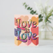 ラブイズラブカラフルハートタイポグラフィ ポストカード (スタンド正面)