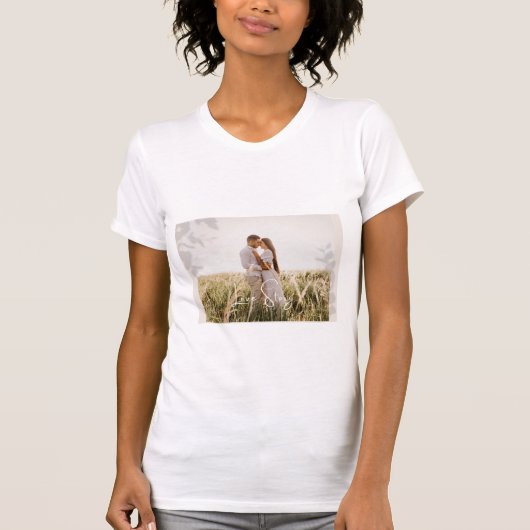 ラブカップルのデザイン Tシャツ (正面)