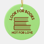 ラブグリーンホリデーのための本を探すオーナメント セラミックオーナメント (正面)