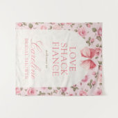 ラブシャックフィアンスブライダルシャワーウェルカムサイン タペストリー (正面(横))