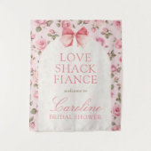 ラブシャックフィアンスブライダルシャワーウェルカムサイン タペストリー (正面)