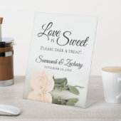 ラブズスイートテイクアトリートダスティピーチ淡い色のバラ 台座サイン (インサイチュ)