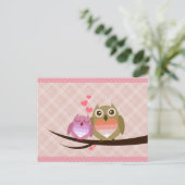 ラブハートに満ちたかわいいフクロウのカップル招待状 インビテーションポストカード (スタンド正面)