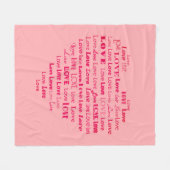 ラブハートワードクラウド – 明るい赤紫色オンパステルピンク フリースブランケット (正面(横))