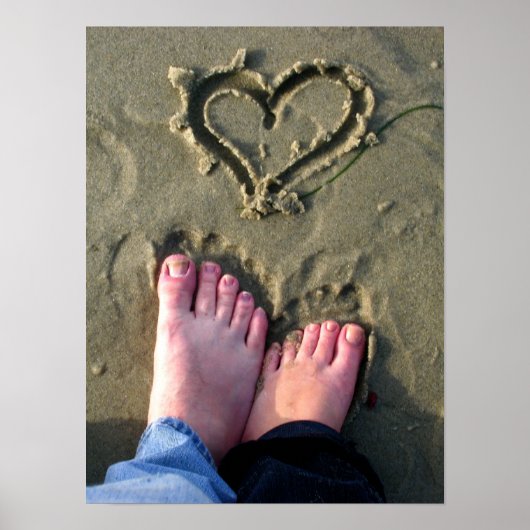 ラブバードはハートをポスターで海で砂に作る ポスター (正面)