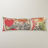 ラブバードハートレッドアートコラージュ ボディピロー (正面)